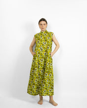 Load image into Gallery viewer, Easy Dress In Vintage Green
