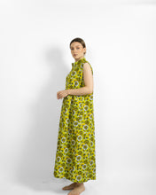 Load image into Gallery viewer, Easy Dress In Vintage Green
